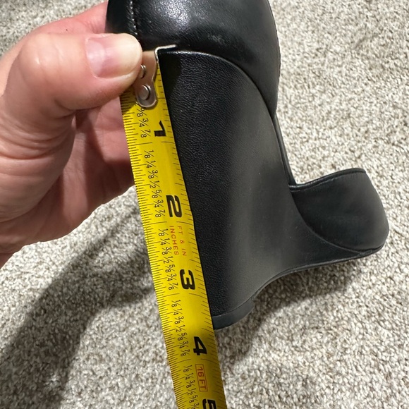 Vince Camuto wedge ♥️ - Picture 6 of 6